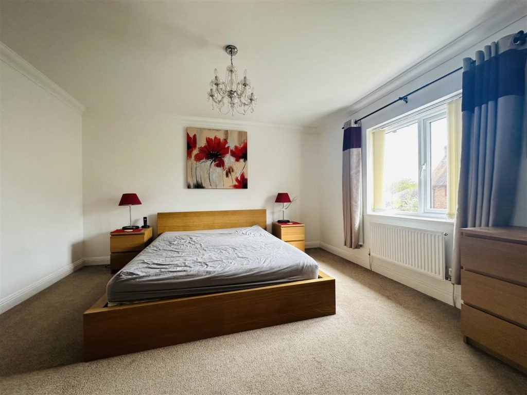 Flat Lake Farm Close in Ferndown
