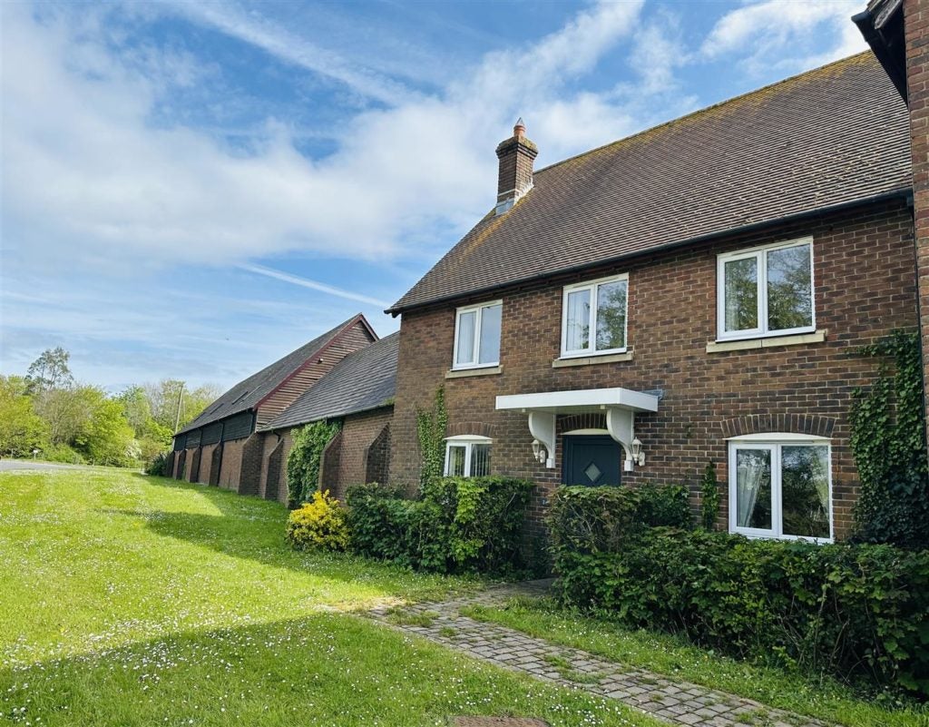 Flat Lake Farm Close in Ferndown