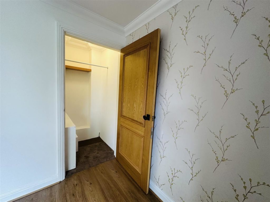 Flat Lake Farm Close in Ferndown
