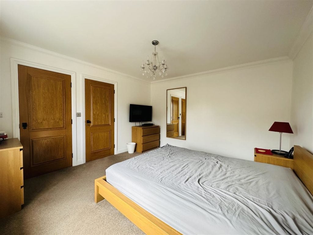 Flat Lake Farm Close in Ferndown