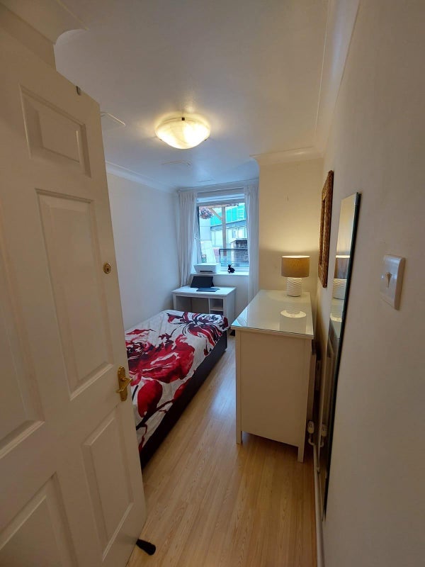 Room Douglas Street in City of Westminster