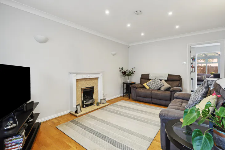 House Riverview Gardens in Elmbridge