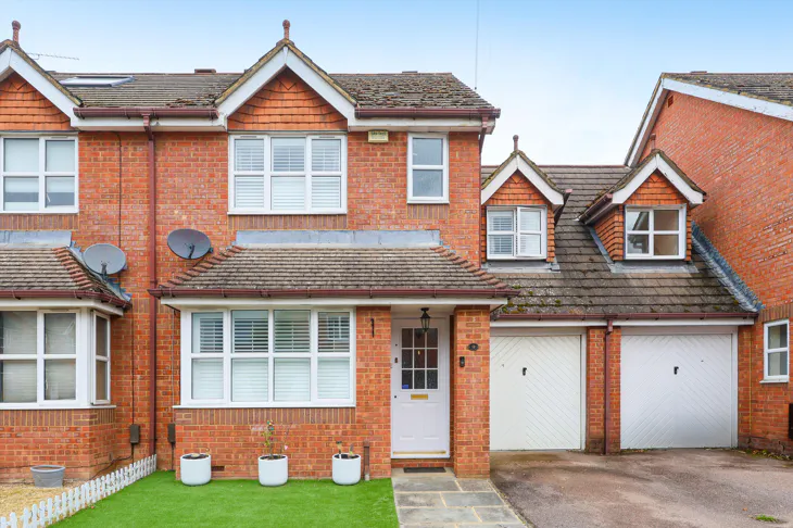House Riverview Gardens in Elmbridge