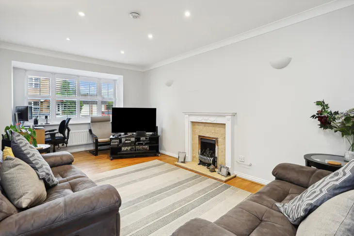 House Riverview Gardens in Elmbridge
