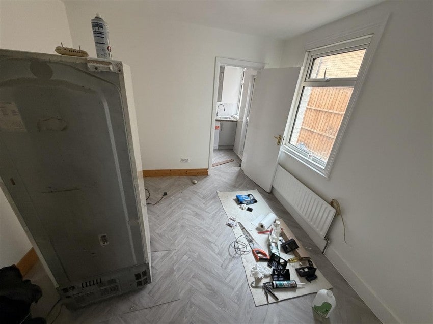 Flat Maswell Park Crescent in Greater London