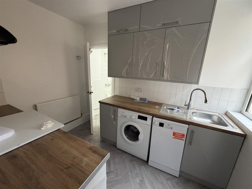 Flat Maswell Park Crescent in Greater London