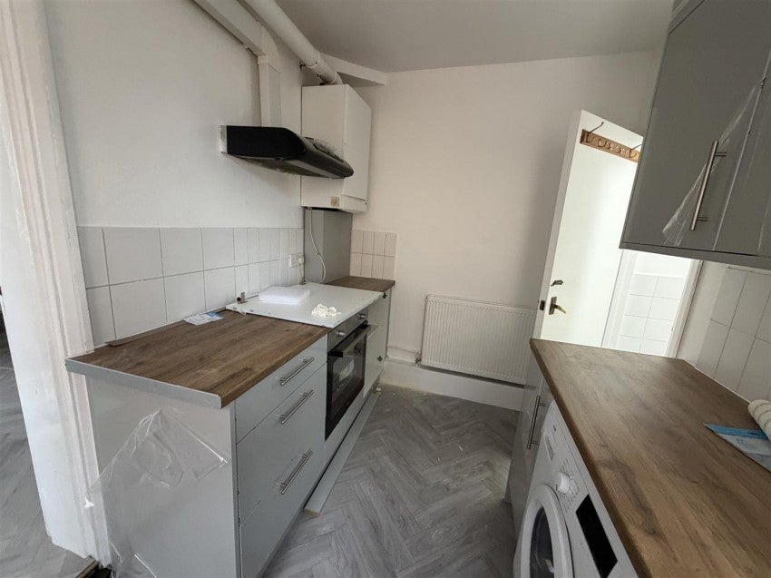 Flat Maswell Park Crescent in Greater London