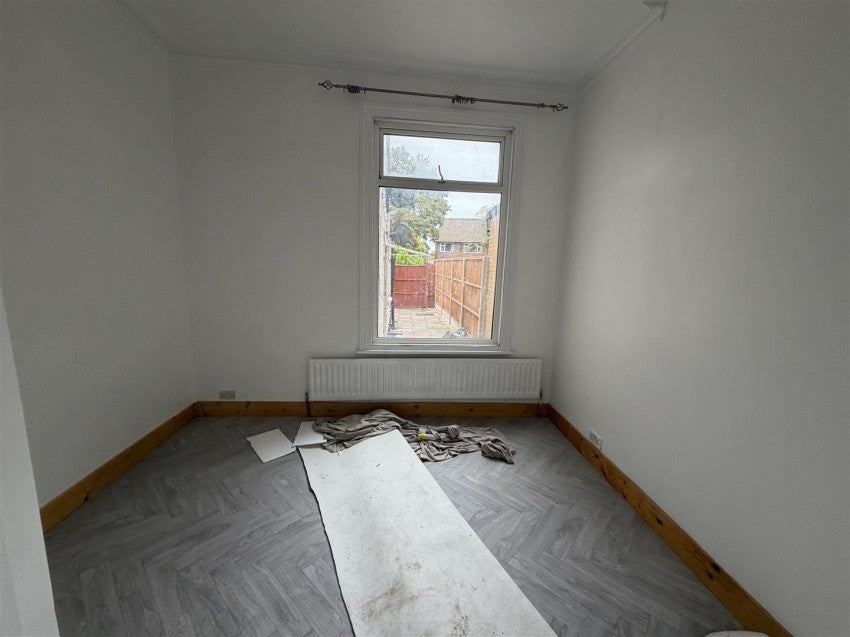 Flat Maswell Park Crescent in Greater London