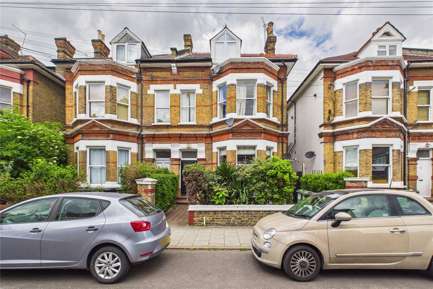 Flat Tierney Road in Greater London