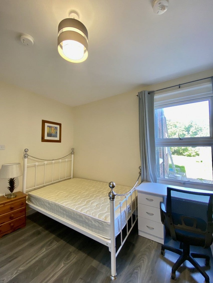 Flat Broadlands Road in Southampton