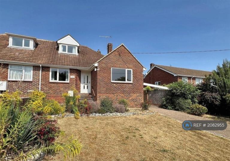 House Linden Avenue in Basingstoke and Deane