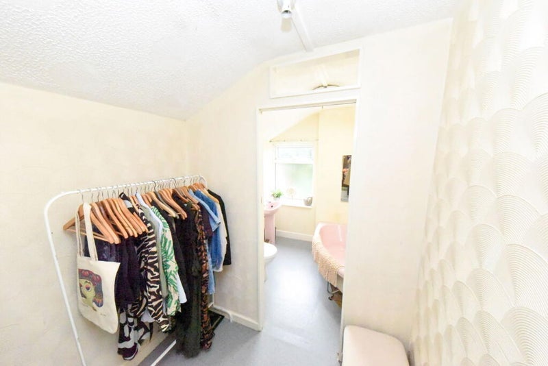 Room Heathcote Road in Birmingham