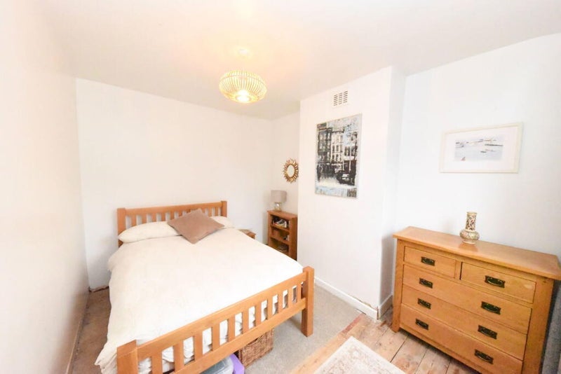 Room Heathcote Road in Birmingham