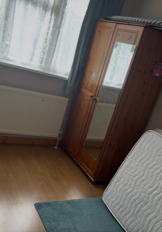 Room Halley Road in Greater London
