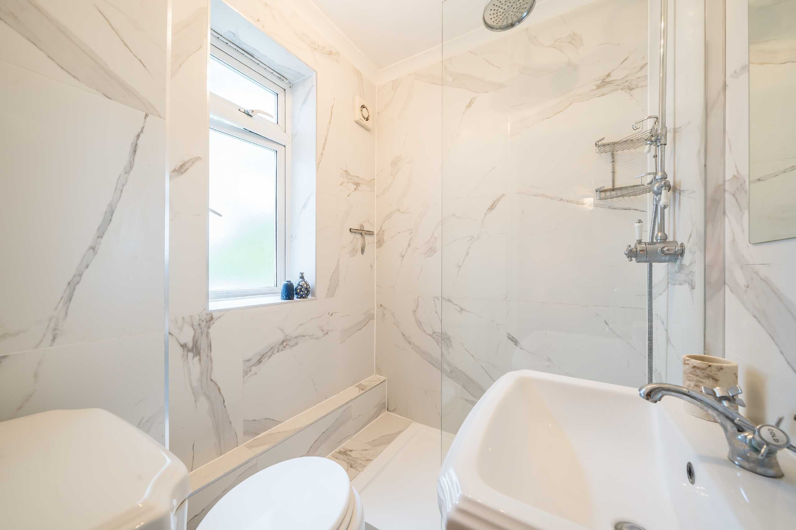 Flat Sudbourne Road in Greater London