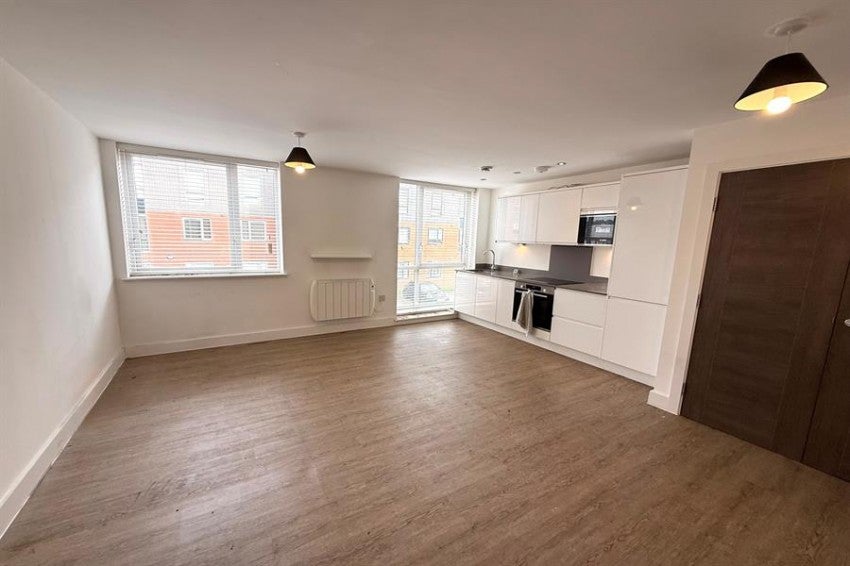 Flat Ashfield Road in Trafford