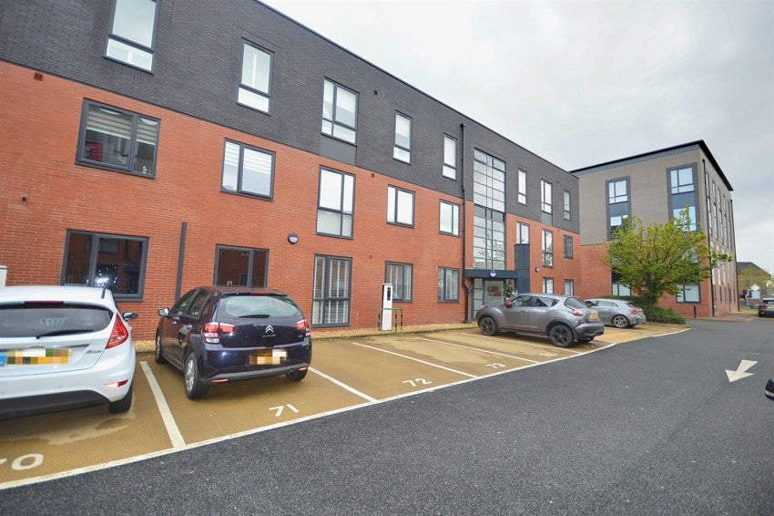 Flat Ashfield Road in Trafford
