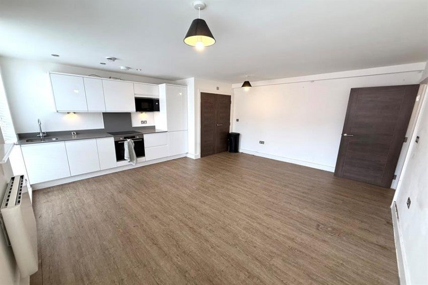 Flat Ashfield Road in Trafford