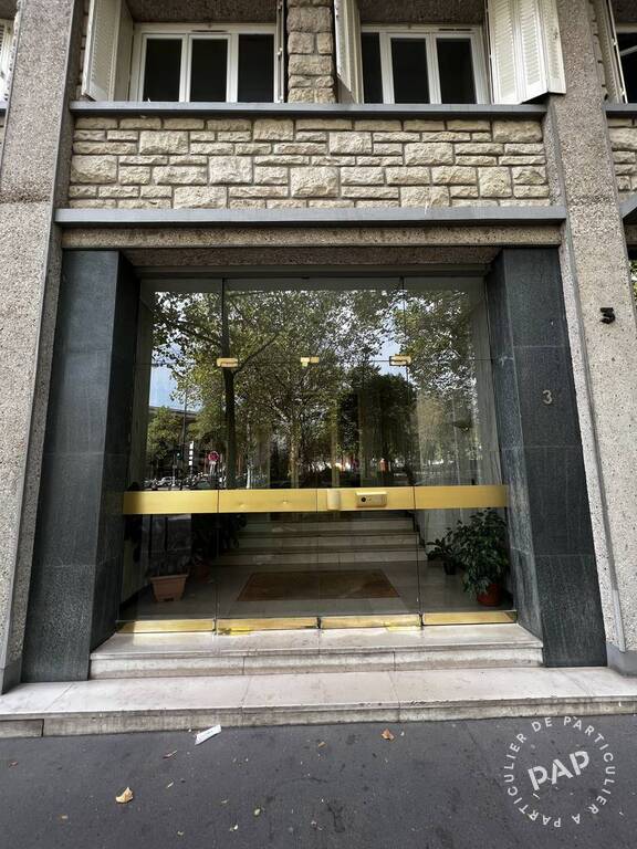 Room Square Roger-Coquoin in Paris