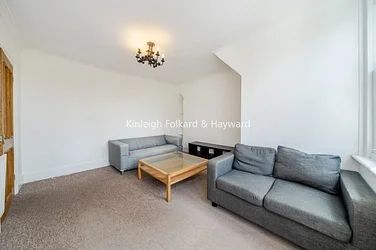 Flat Oakdale Road in Greater London