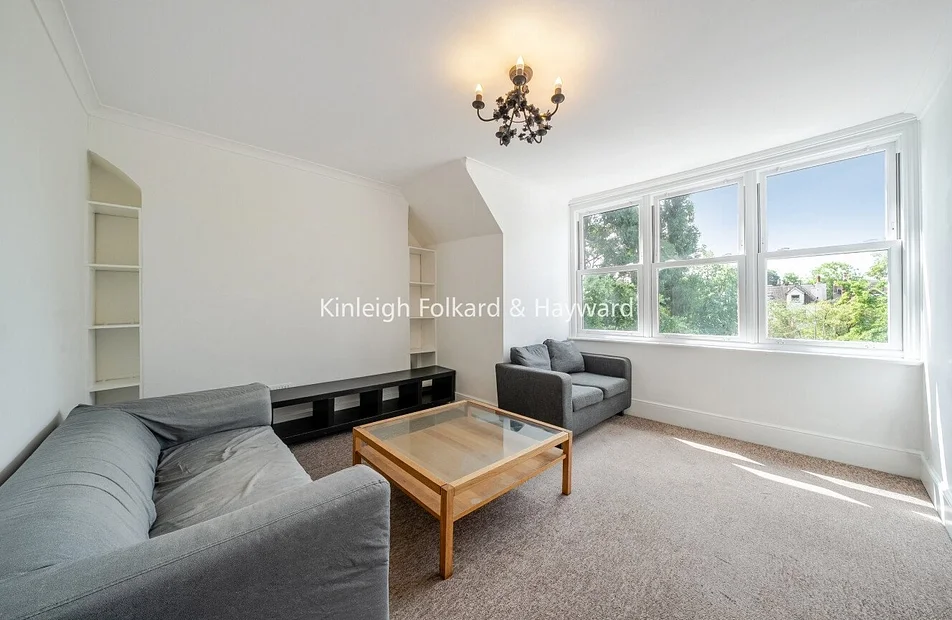 Flat Oakdale Road in Greater London