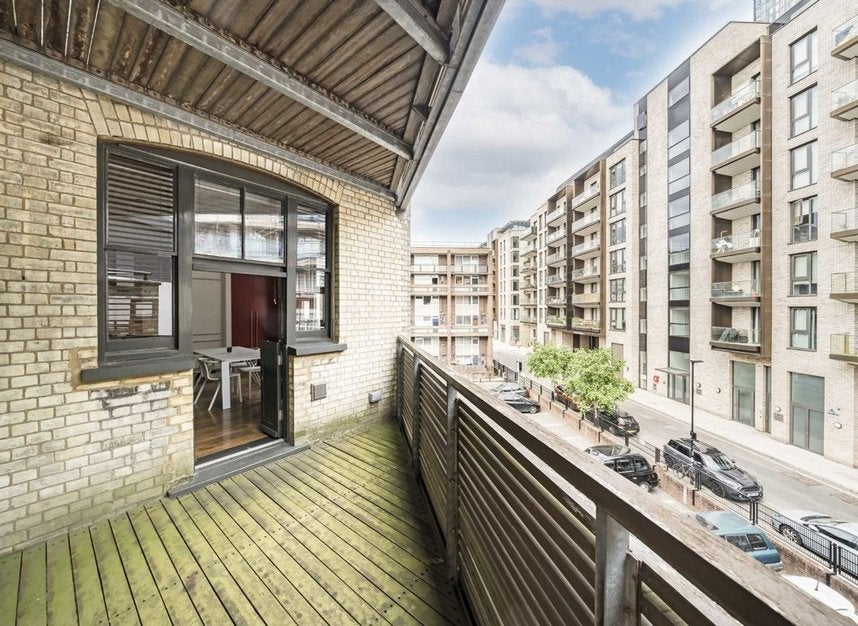 Flat Dingley Place in Greater London