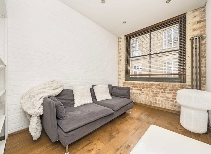 Flat Dingley Place in Greater London
