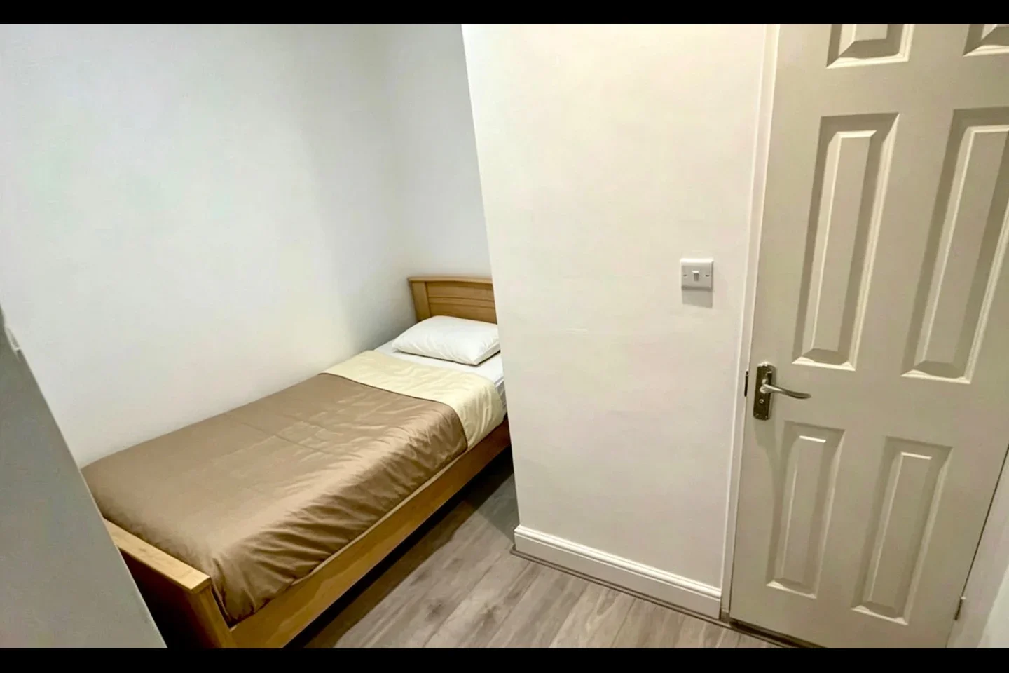 Room Central Road in Greater London