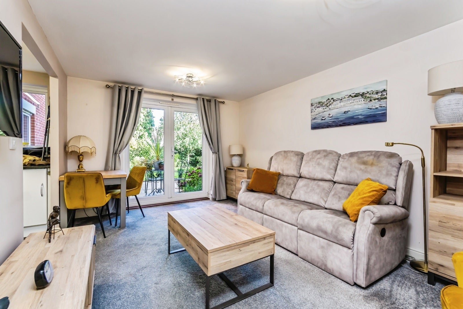 Flat Stafford Road in Caterham