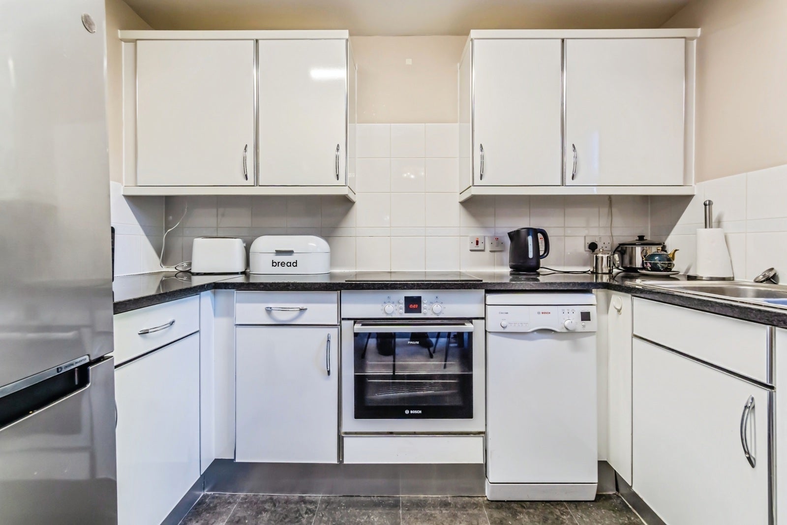 Flat Stafford Road in Caterham