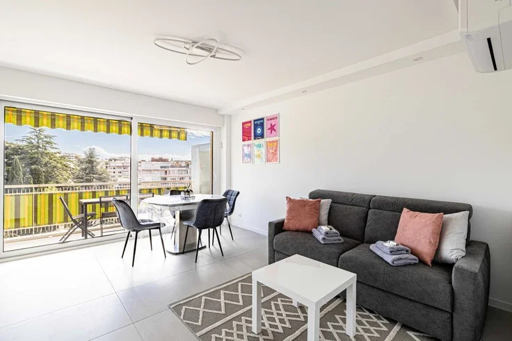 Flat Avenue Saint-Charles in Cannes