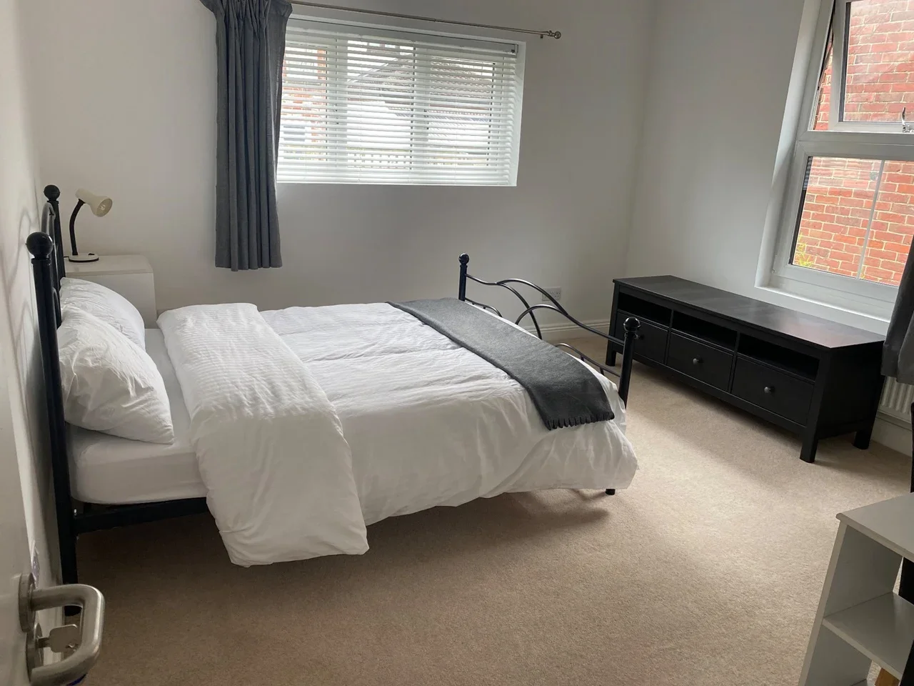 Room Cranbury Avenue in Southampton