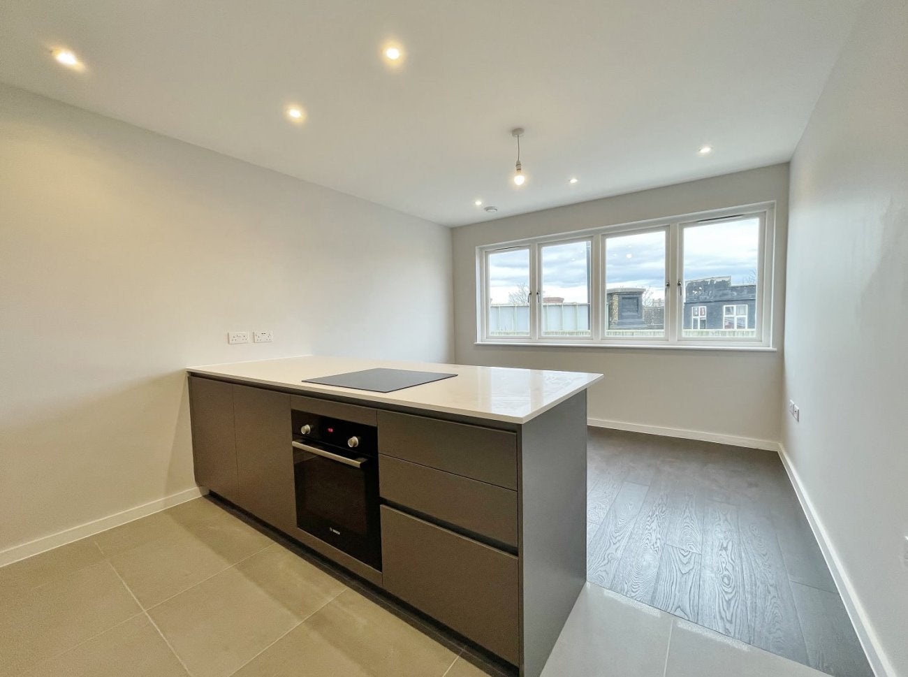 Flat Golders Green Road in Greater London