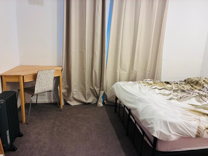 Room Demesne Road in Manchester