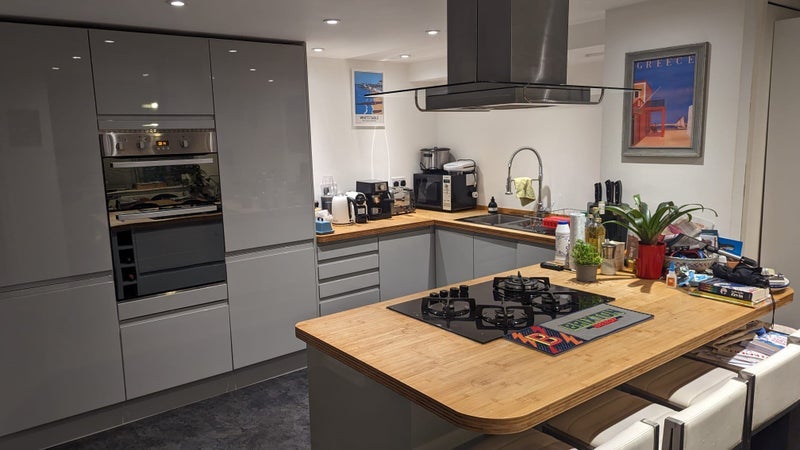 Room Hilda Lockert Walk in Greater London