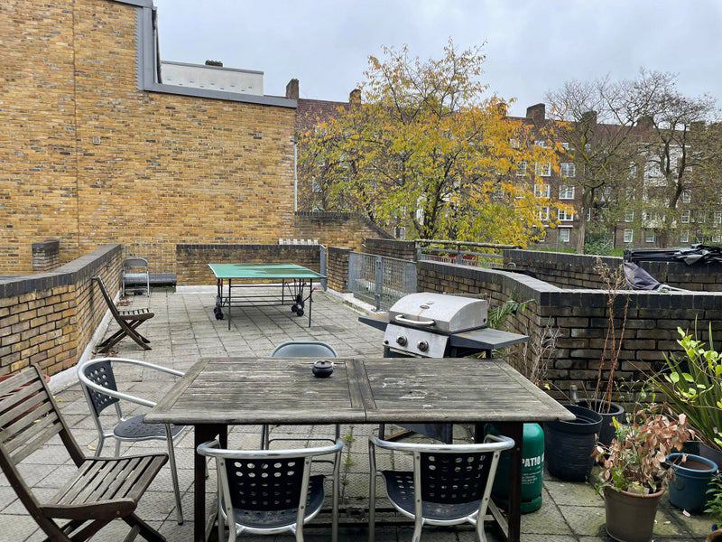 Room Hilda Lockert Walk in Greater London