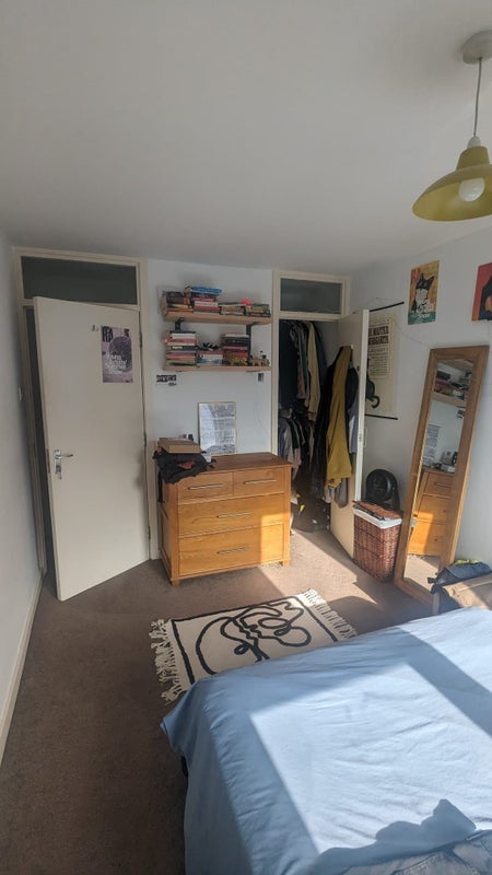 Room Hilda Lockert Walk in Greater London