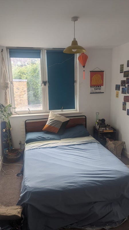 Room Hilda Lockert Walk in Greater London