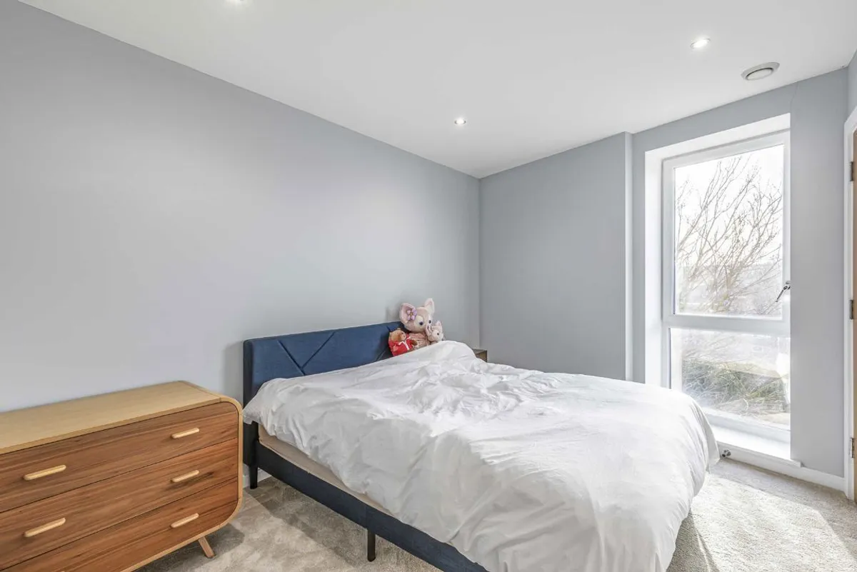 Flat Eltringham Street in Greater London