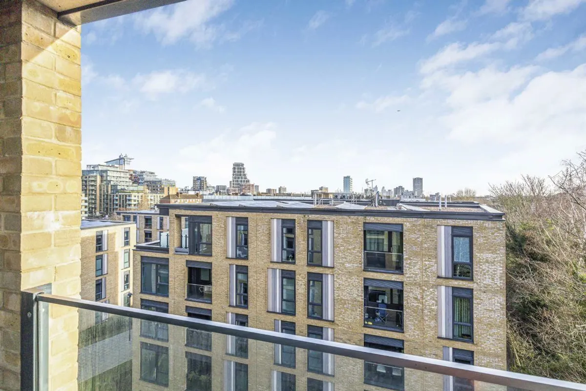 Flat Eltringham Street in Greater London