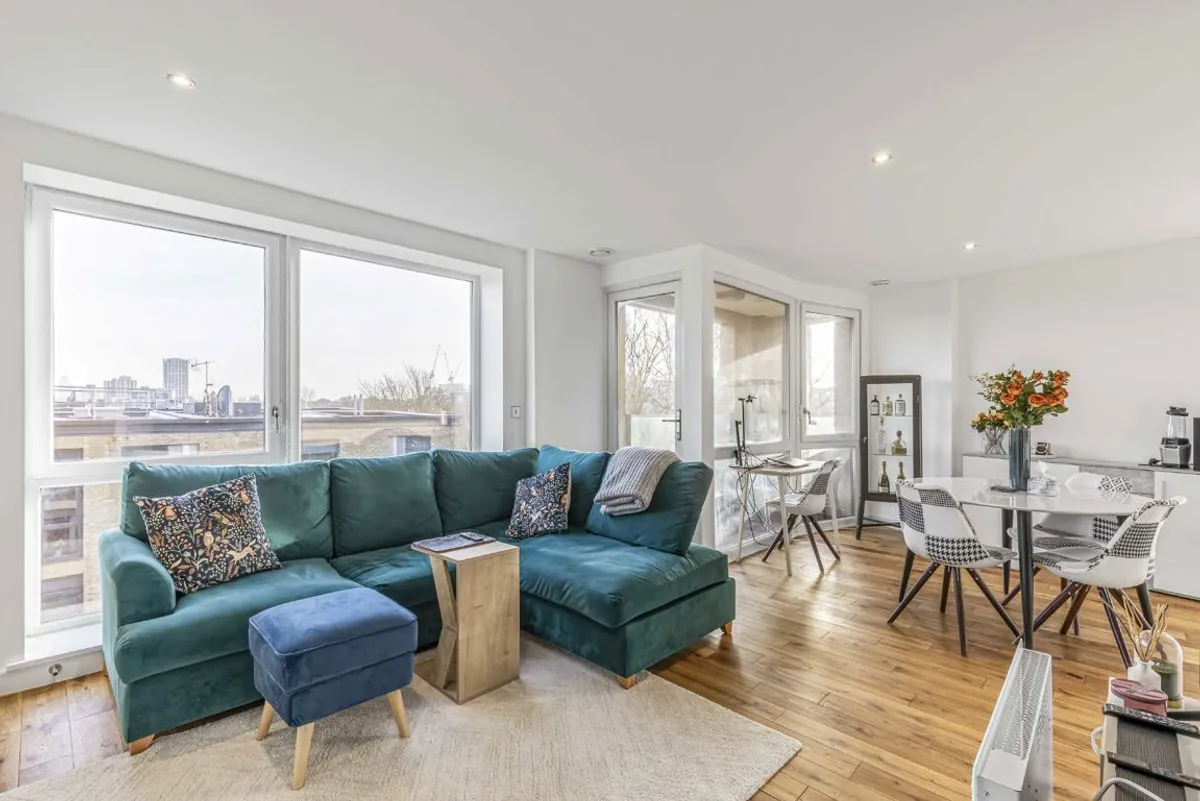 Flat Eltringham Street in Greater London