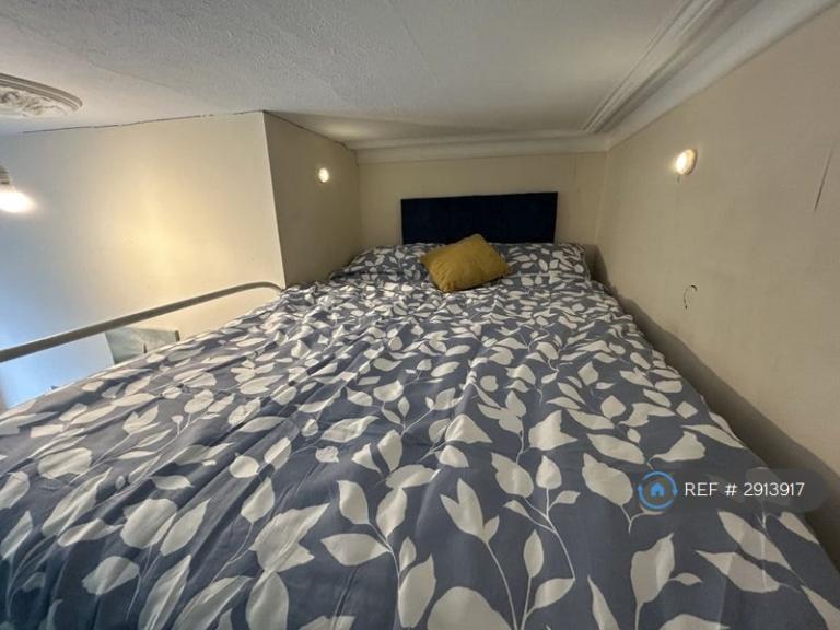 Room Gladstone Place in Brighton