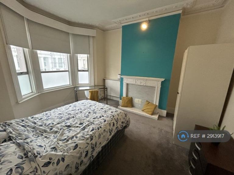 Room Gladstone Place in Brighton