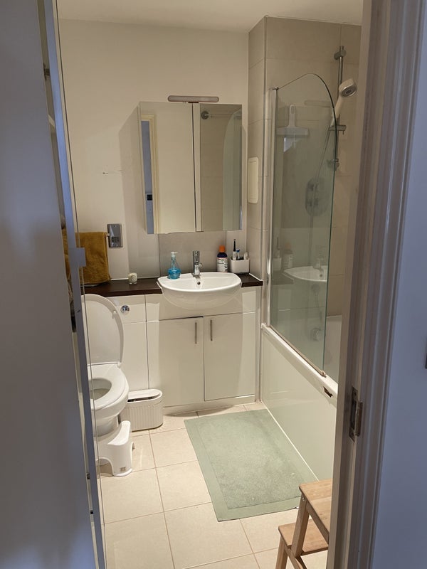 Room Campbell Road in Greater London