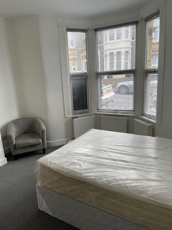 Room Westbourne Road in Bristol
