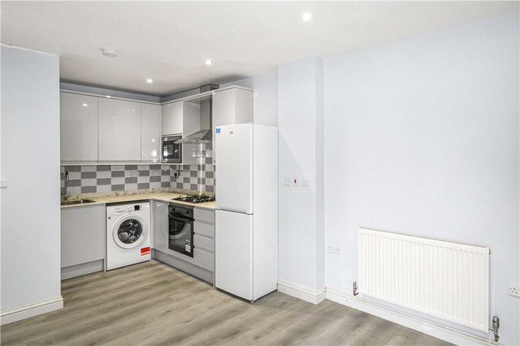 Flat Haydon Park Road in Greater London