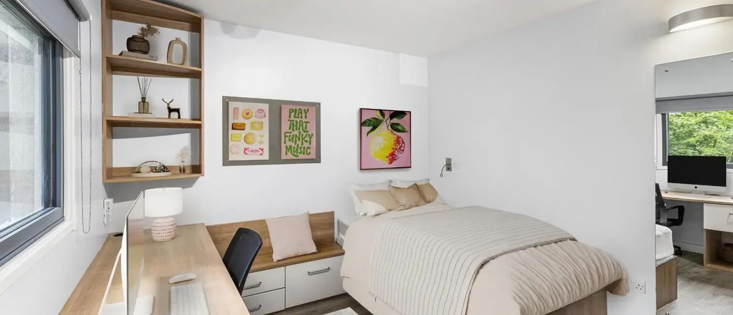 Room Holloway Road in Greater London