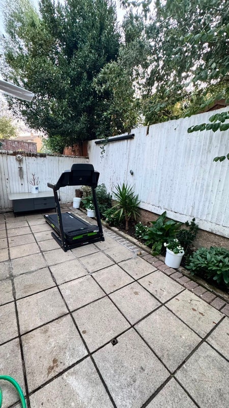 Room Cranleigh Close in Greater London