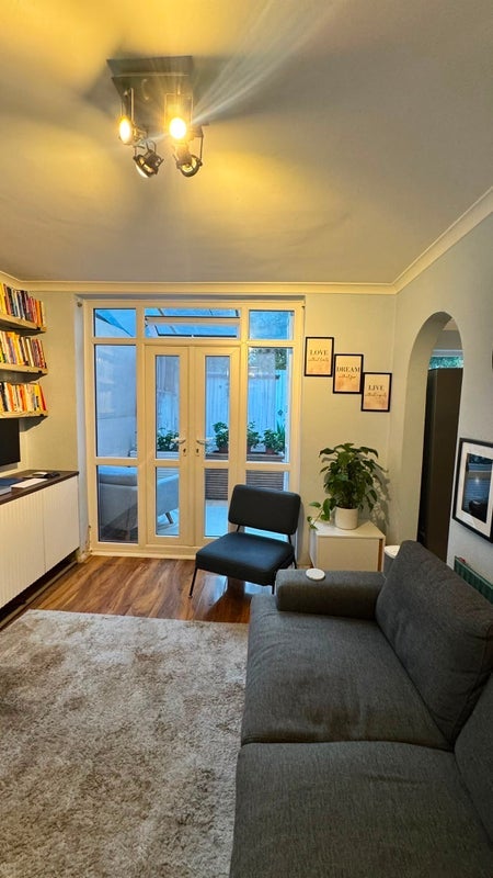 Room Cranleigh Close in Greater London