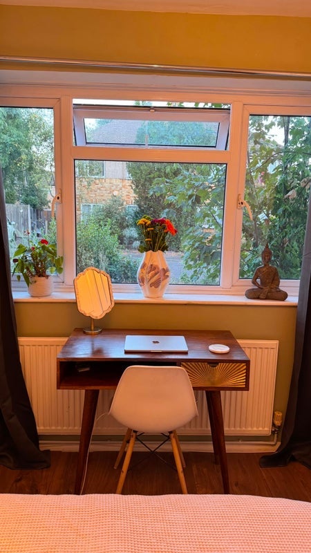 Room Cranleigh Close in Greater London